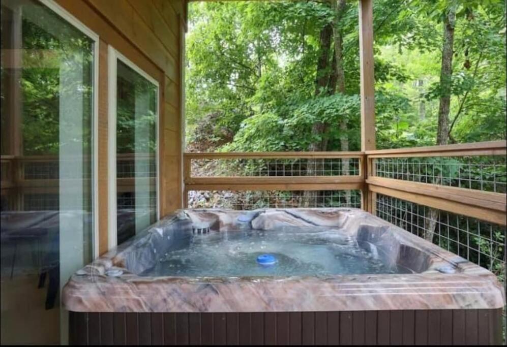 Tennessee Oasis Pool Cabin Βίλα Sevierville Εξωτερικό φωτογραφία