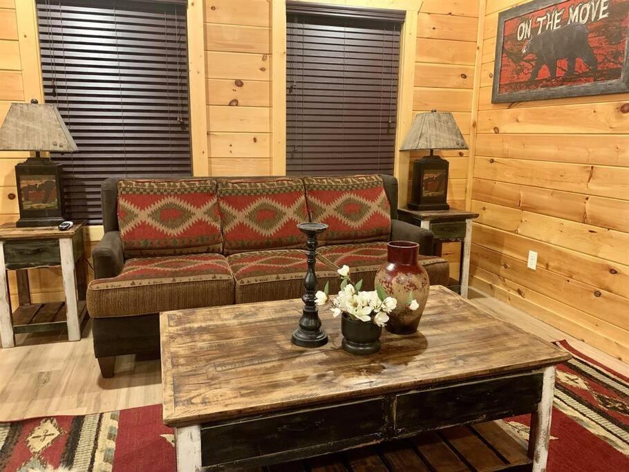 Tennessee Oasis Pool Cabin Βίλα Sevierville Εξωτερικό φωτογραφία