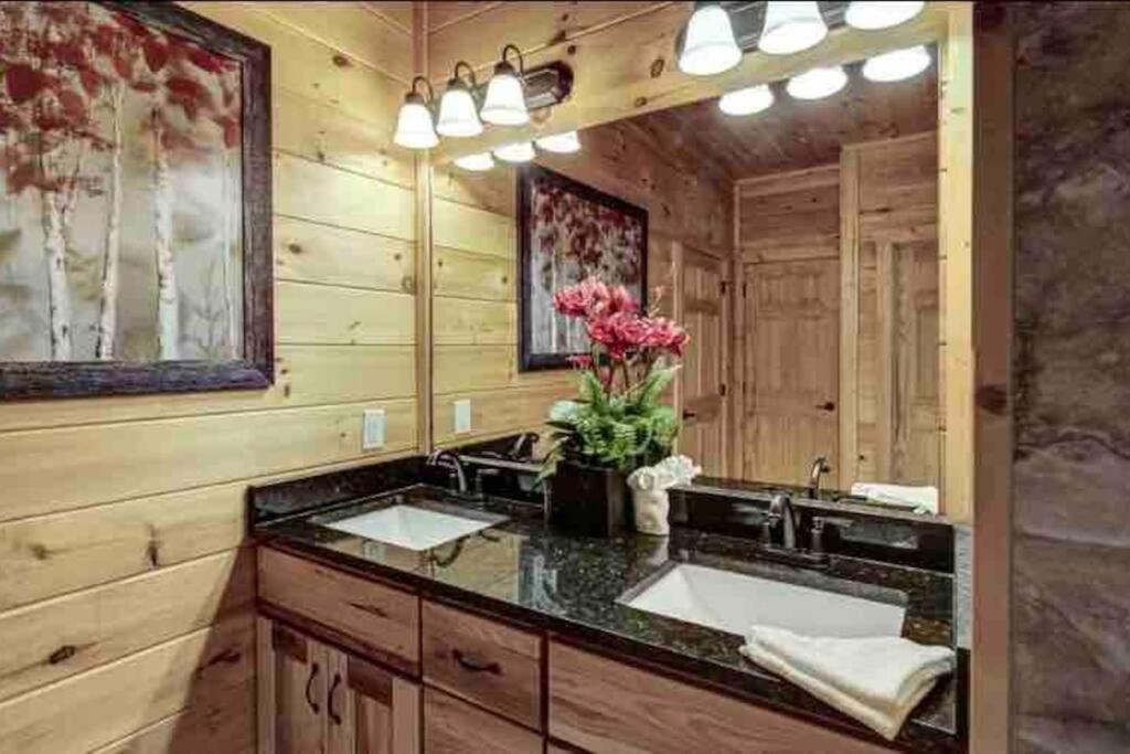 Tennessee Oasis Pool Cabin Βίλα Sevierville Εξωτερικό φωτογραφία