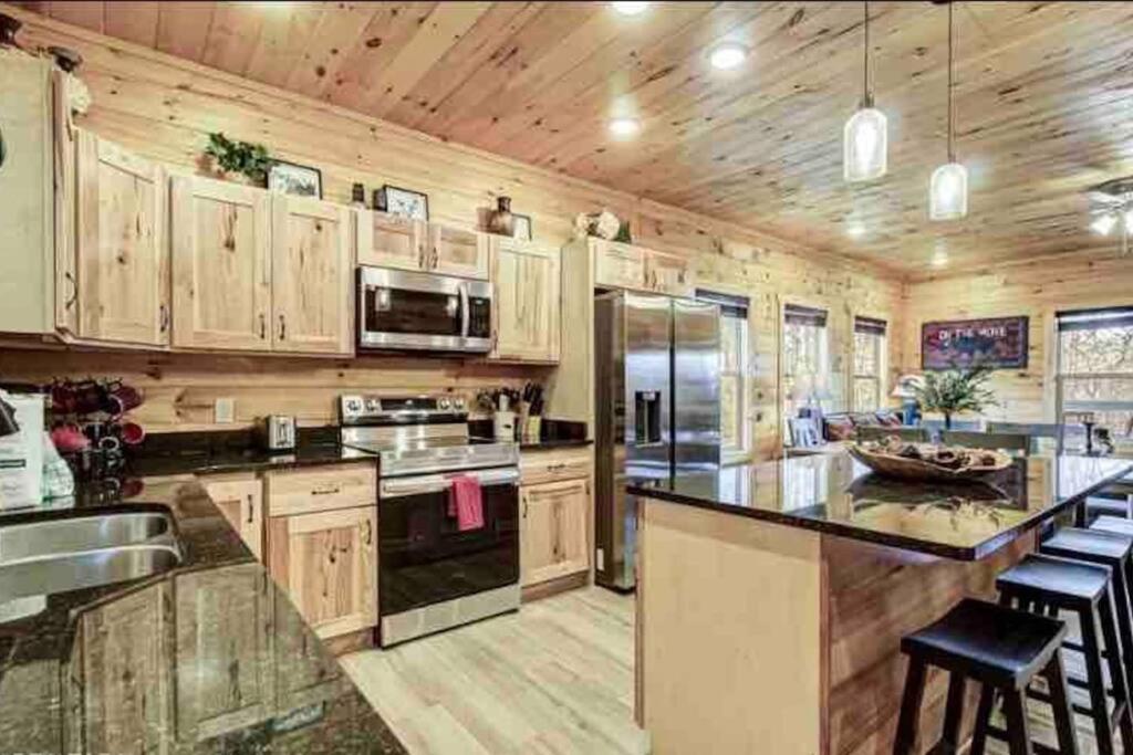 Tennessee Oasis Pool Cabin Βίλα Sevierville Εξωτερικό φωτογραφία