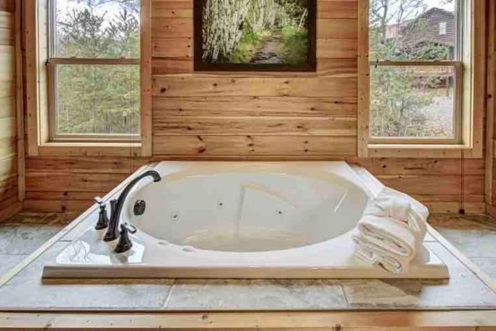 Tennessee Oasis Pool Cabin Βίλα Sevierville Εξωτερικό φωτογραφία