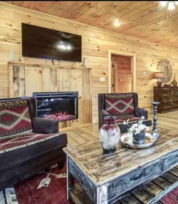 Tennessee Oasis Pool Cabin Βίλα Sevierville Εξωτερικό φωτογραφία