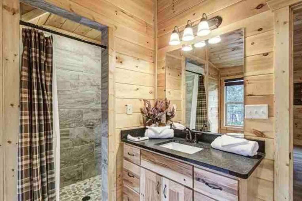 Tennessee Oasis Pool Cabin Βίλα Sevierville Εξωτερικό φωτογραφία