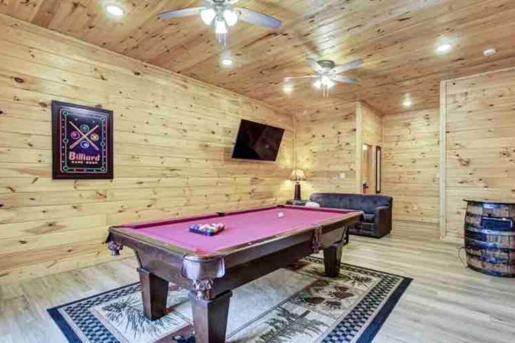 Tennessee Oasis Pool Cabin Βίλα Sevierville Εξωτερικό φωτογραφία